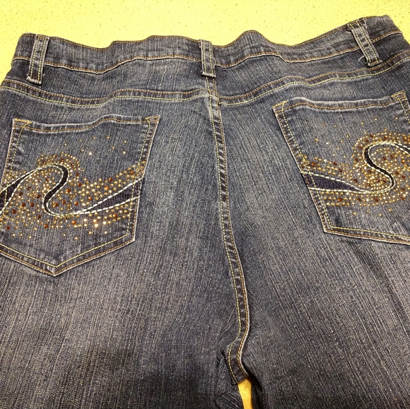 Jeans - Picture 1 of 5